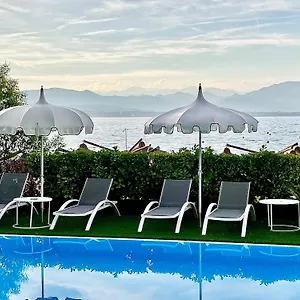 https://hotel-aquila-doro-desenzano-del-garda.it-lombardy.com