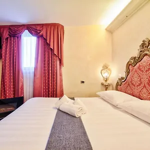 https://piccolo-vecellio-guesthouse.hotelinveneto.com